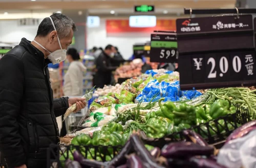 疫情中，一個(gè)中產(chǎn)家庭能撐多久？